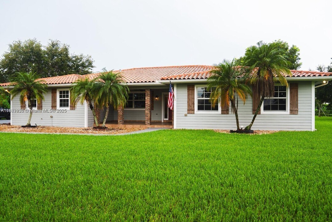 20880 SW 234th St in Homestead, FL - Building Photo