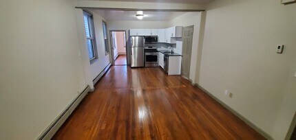 193 Maverick St, Unit 2L in Boston, MA - Foto de edificio - Building Photo