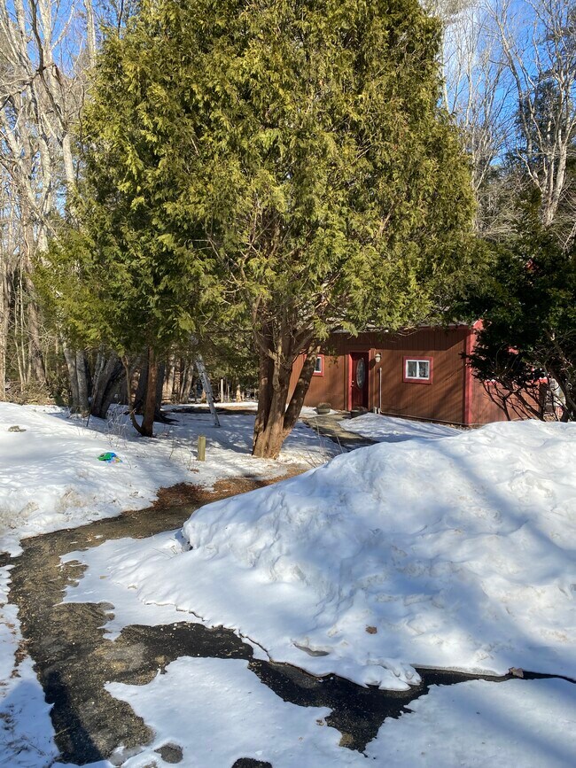 23 Belle Ln Rentals in Lee, NH