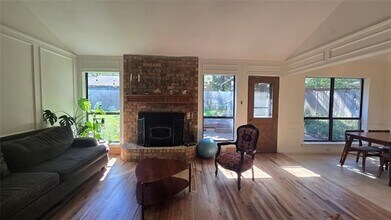 1001 Woodhaven Ct in Euless, TX - Building Photo - Building Photo