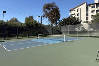 5646 Friars Rd in San Diego, CA - Building Photo - Building Photo