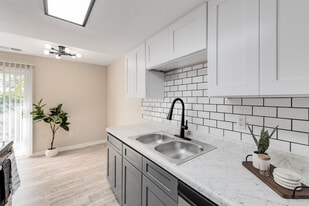 Emerald Square Apartments & Villas