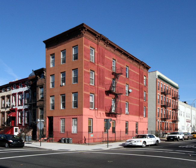 157 Stuyvesant Ave in Brooklyn, NY - Foto de edificio - Building Photo