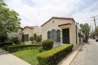 327 N Lapeer Dr in Beverly Hills, CA - Building Photo - Primary Photo