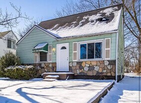 318 Russell St in Pontiac, MI - Building Photo