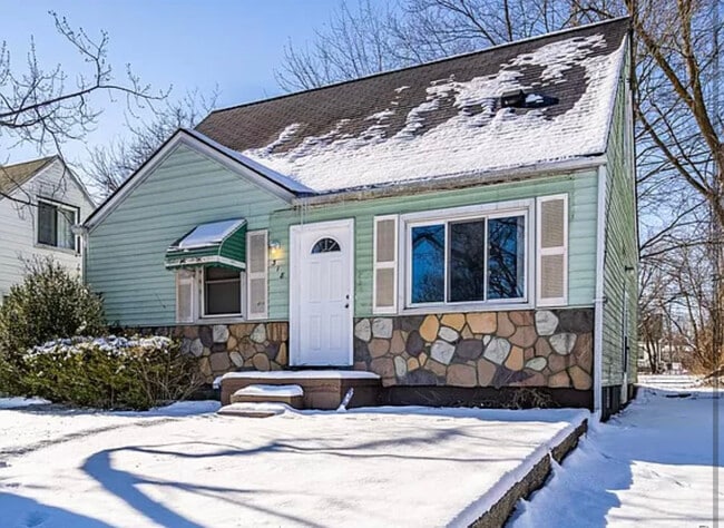 property at 318 Russell St