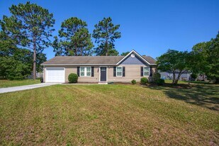 600 Calabash Dr in Hubert, NC - Building Photo