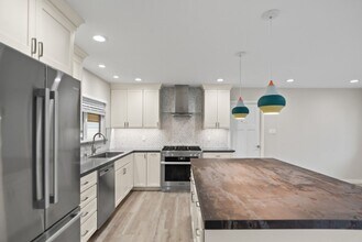 692 Pomeroy Ave in Santa Clara, CA - Foto de edificio - Building Photo