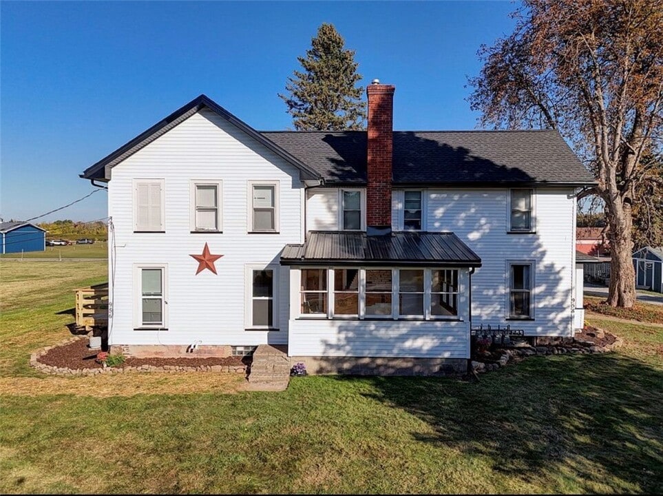 958 Manitou Rd in Hilton, NY - Building Photo