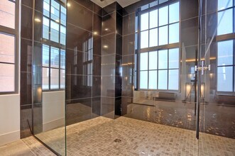 1215 Rue Saint-Antoine O, Unit SI ID1262041P in Montréal, QC - Building Photo - Building Photo