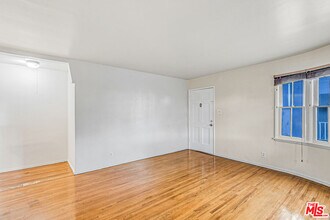 3725 S Victoria Ave in Los Angeles, CA - Building Photo - Building Photo