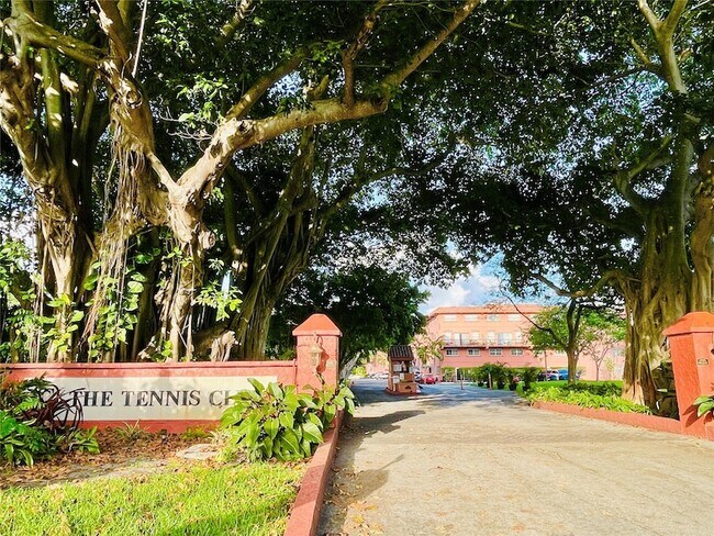 property at 660 Tennis Club Dr