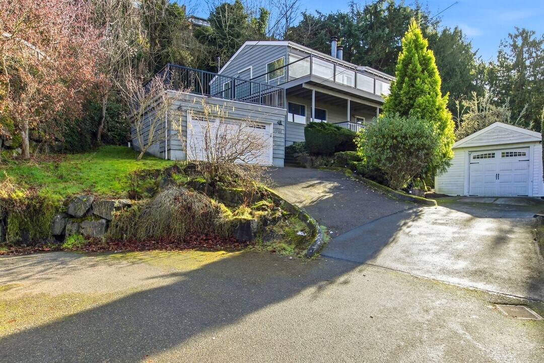 1058 California Ln SW in Seattle, WA - Building Photo