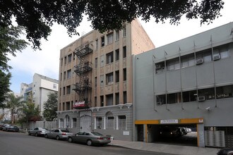 Coronado Apartments in Los Angeles, CA - Foto de edificio - Building Photo