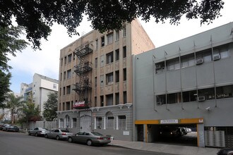 Coronado Apartments in Los Angeles, CA - Building Photo - Building Photo