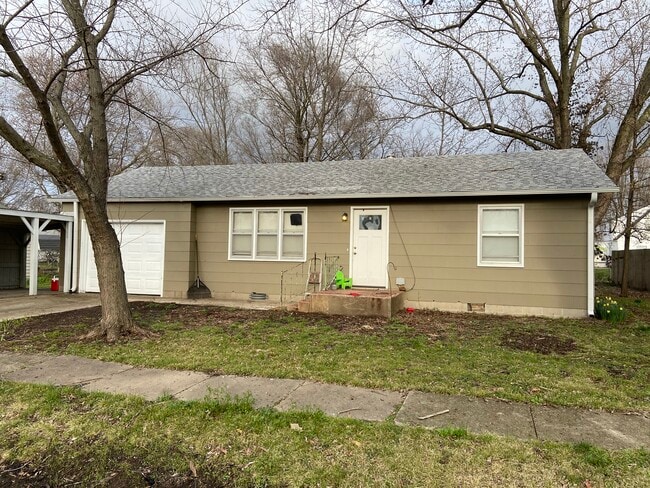 611 N Kentucky Ave in Adrian, MO - Building Photo - Building Photo