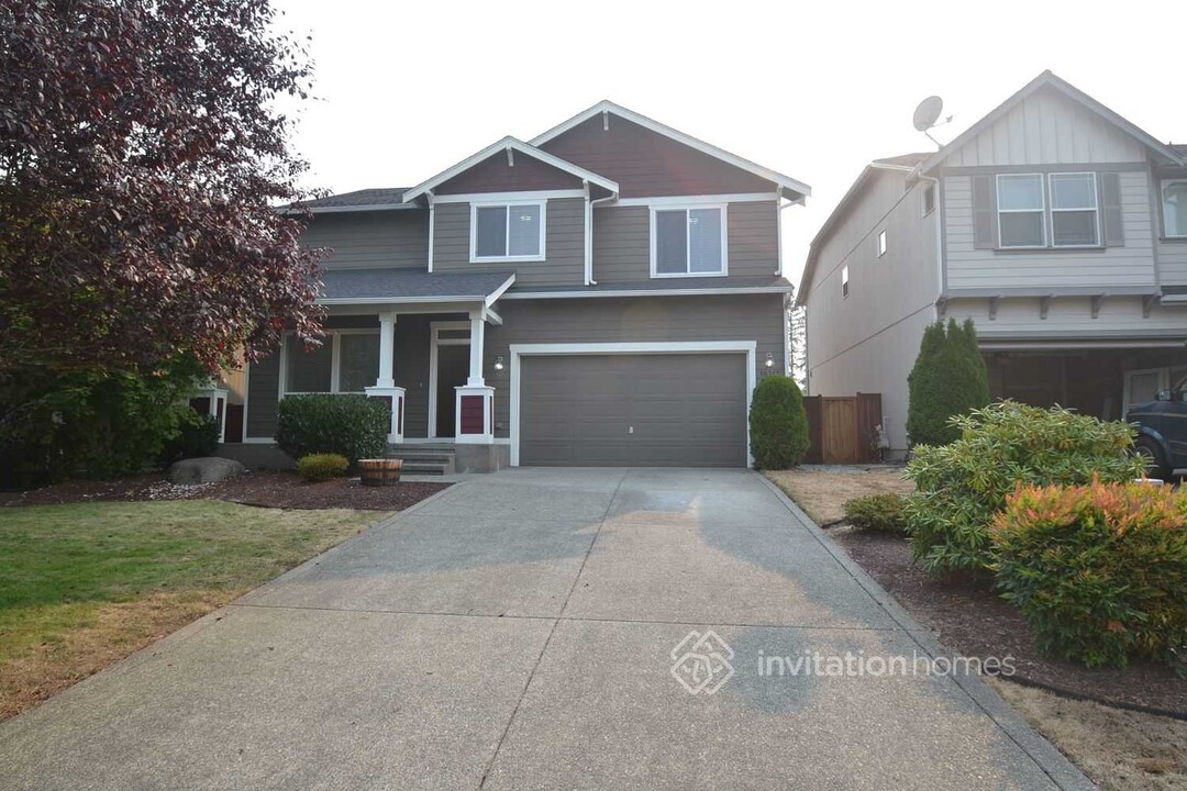 18317 81st Ave Ct E in Puyallup, WA - Foto de edificio