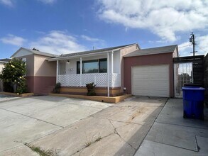 1815 Brookline St in San Diego, CA - Foto de edificio - Building Photo