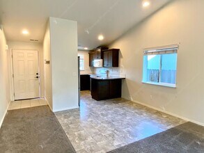 3628 SW Obsidian Pl in Redmond, OR - Building Photo - Building Photo