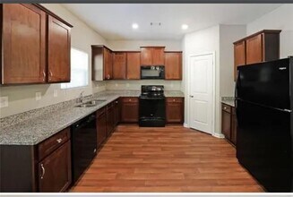 677 Holly Springs Ct in Athens, GA - Building Photo - Building Photo