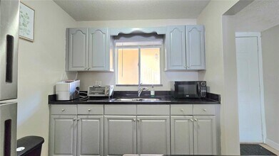 415 N Halifax Ave in Daytona Beach, FL - Building Photo - Building Photo