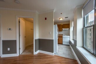 1126 Boylston St, Unit 301 in Boston, MA - Building Photo - Building Photo