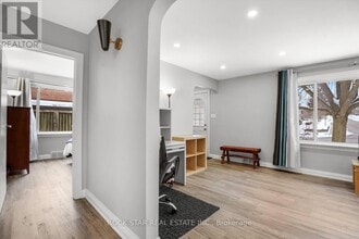 102 Kribs St in Cambridge, ON - Building Photo - Building Photo