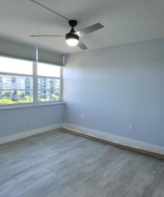 900 St Charles Pl in Pembroke Pines, FL - Building Photo - Building Photo