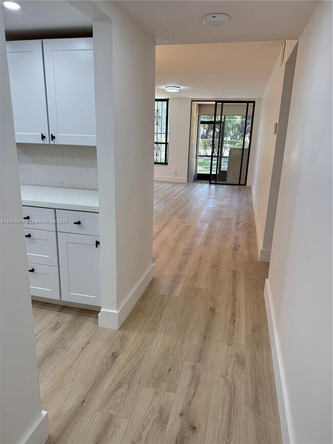 7950 W McNab Rd in Tamarac, FL - Building Photo - Building Photo