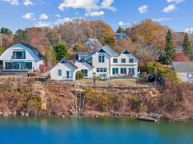 property at 131 S Edgemere St