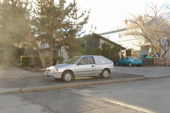 404-406 S 9th Ave in Yakima, WA - Foto de edificio - Building Photo