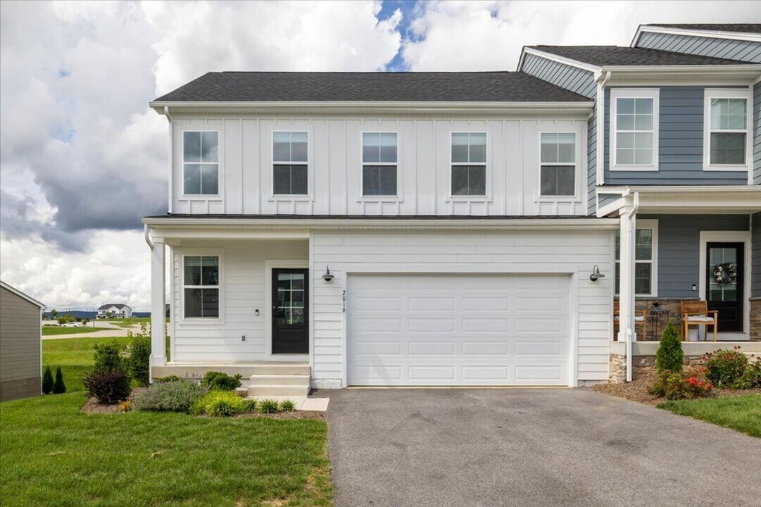 2016 Coneflower Ln in Blacksburg, VA - Building Photo