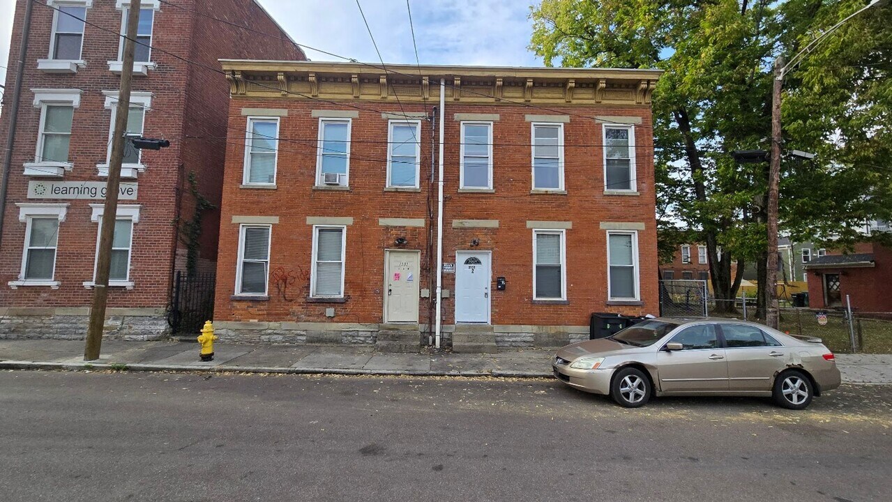 2131 Staebler St in Cincinnati, OH - Building Photo