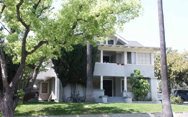 999 N Los Robles Ave in Pasadena, CA - Building Photo