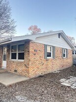 1203 N Coler Ave in Urbana, IL - Building Photo