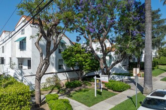 Residential Condominium in Glendale, CA - Building Photo - Building Photo