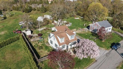 18 Sprague Ct in Portsmouth, RI - Building Photo - Building Photo