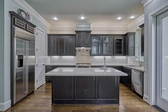 2 E Rafters Row in The Woodlands, TX - Building Photo - Building Photo