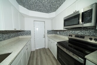 1632 NE 4th Pl-Unit -Apt 4 in Fort Lauderdale, FL - Building Photo - Building Photo