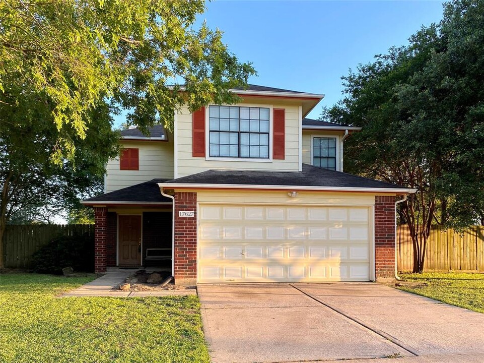 17627 Glenmorris Dr in Houston, TX - Foto de edificio