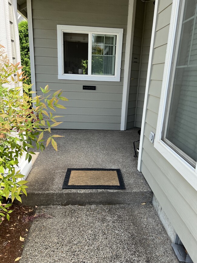 2346 NE Ashton Way in Hillsboro, OR - Building Photo - Building Photo