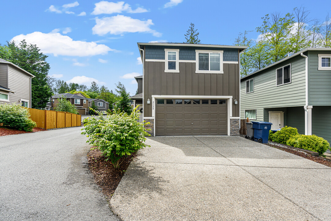 2120 147th Plz SW in Lynnwood, WA - Foto de edificio