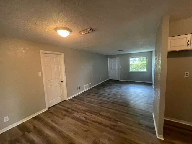 1500 Wildrose Ln in Holly Hill, FL - Building Photo - Building Photo
