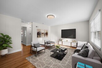 235 W Washington Ave in Kirkwood, MO - Foto de edificio - Building Photo