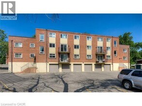 371 Dale Crescent in Waterloo, ON - Building Photo - Building Photo