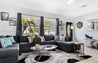 2842 Jackson St in Hollywood, FL - Building Photo - Building Photo