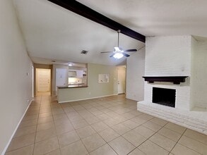 16627 Blackhawk Blvd in Friendswood, TX - Foto de edificio - Building Photo
