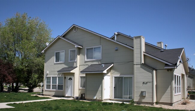 Bonneville Circle in Nampa, ID - Building Photo - Building Photo