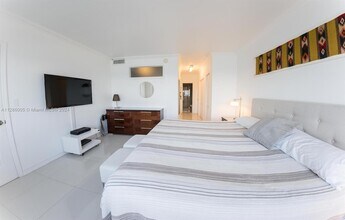 5601 Collins Ave, Unit 1206 in Miami Beach, FL - Building Photo - Building Photo