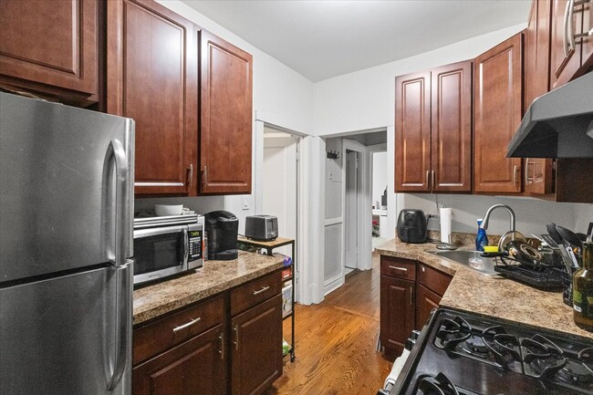 2465 N Clark St in Chicago, IL - Building Photo - Building Photo